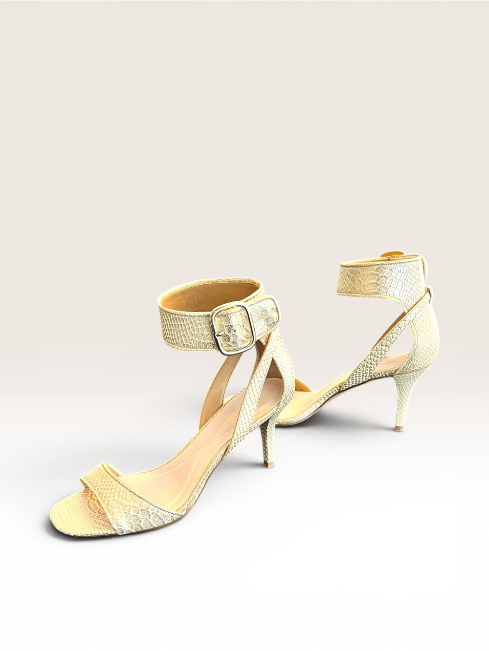 Alfani Women’s Cassidy Gold Heel 8.5
